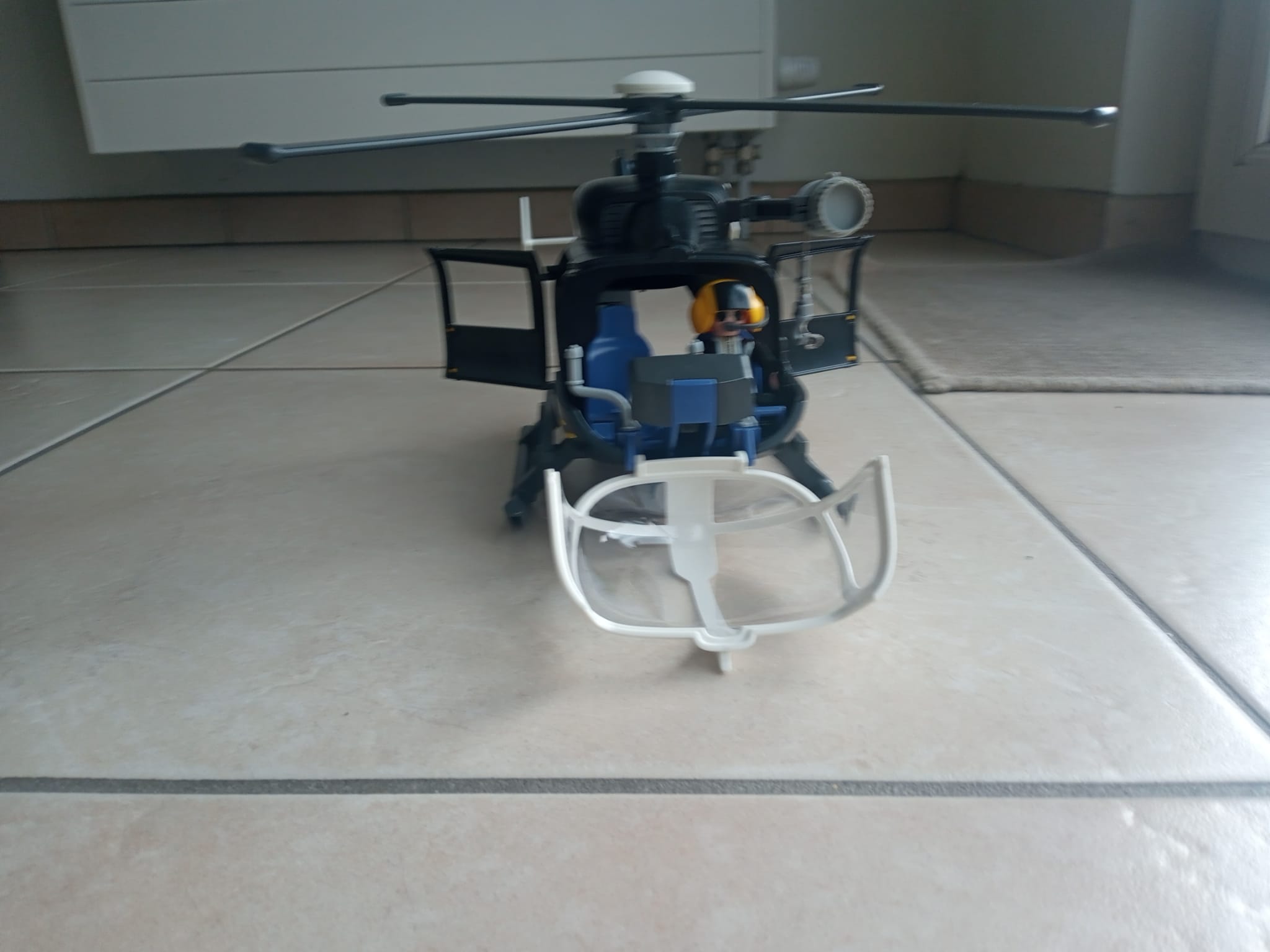 Detailfoto Playmobil SIE Helicopter 9363 met duikuitrusting en agenten
